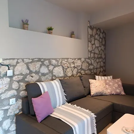Oceanida Markon Traditional Villa Nikiana